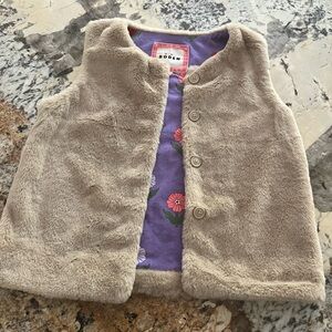 Mini Boden beige fuzzy vest